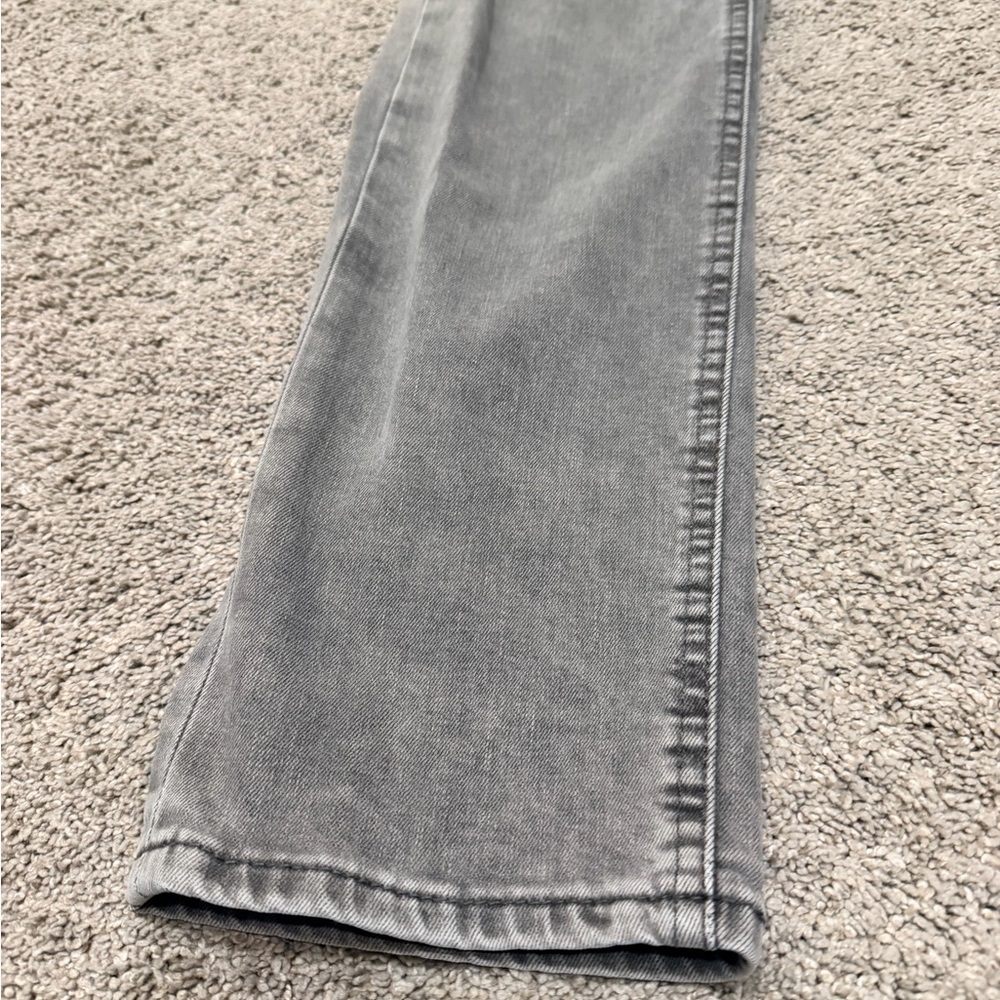 Levi’s Men's Gray Straight Leg Jeans - Picture 2 of 6